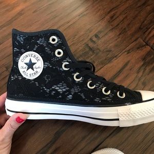 Women’s High top converse